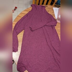 Old Navy women's turtleneck size large maroon tunic - soft and loose - flowy